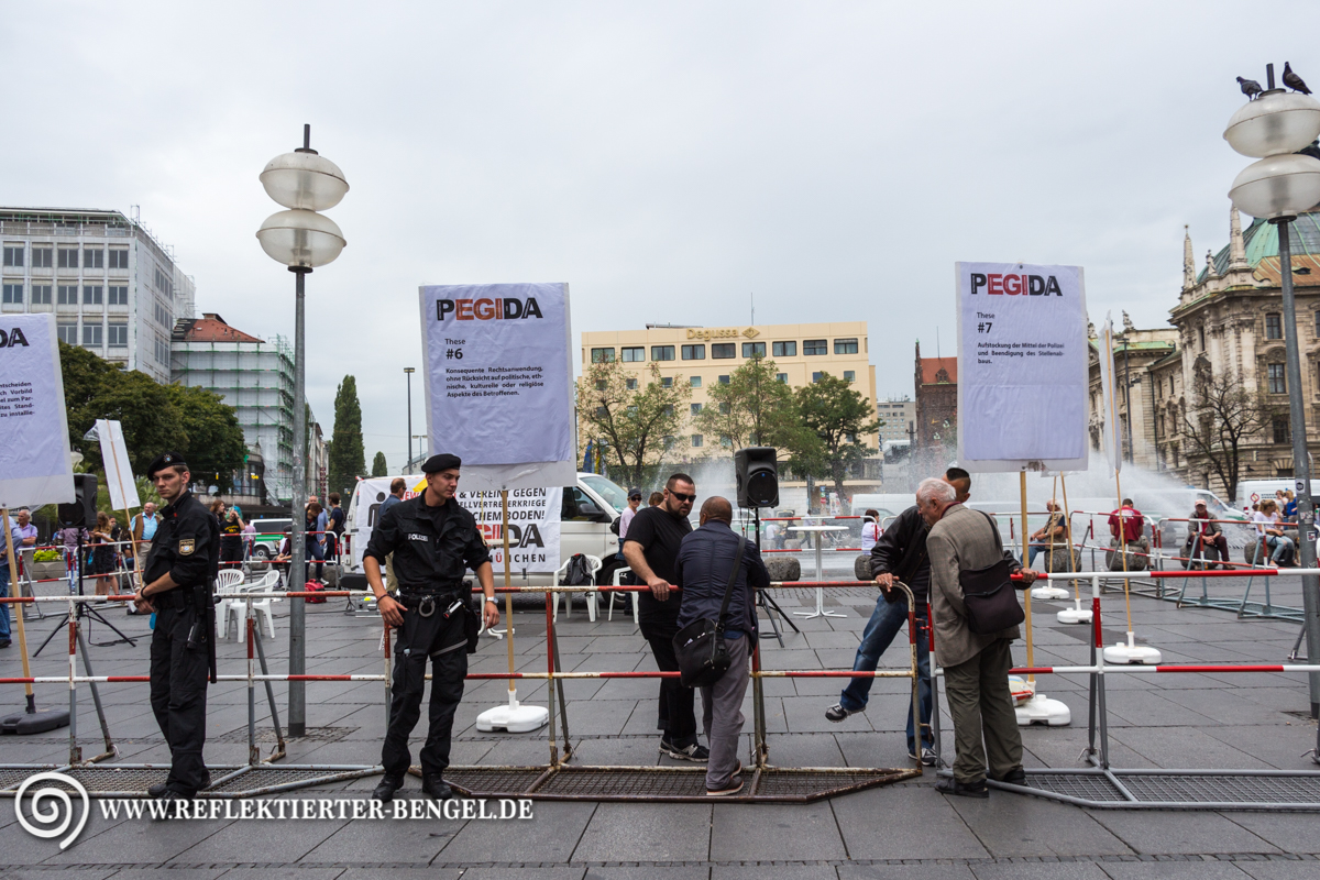 24.08.15 München - Pegida München Infostand