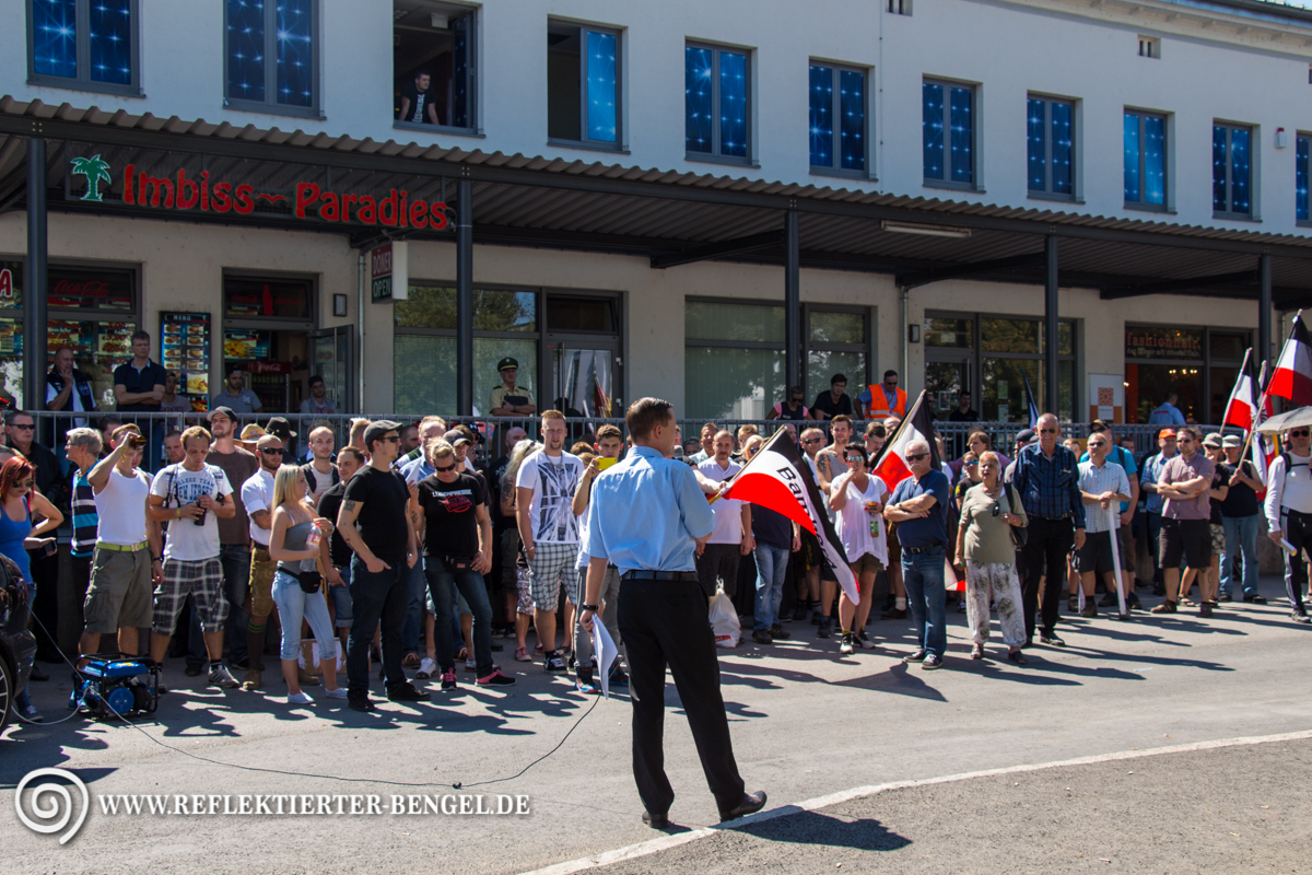 Ca. 100 Nazis versammelten sich am Rosenheimer Bahnhof