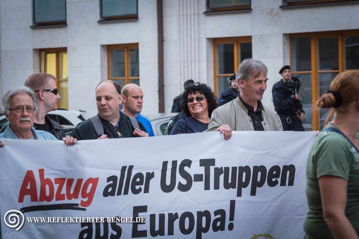 11.05.15 München - Pegida München, Roland Wuttke, Björn-Christopher Balbin, Thomas Schatt, Petra K.