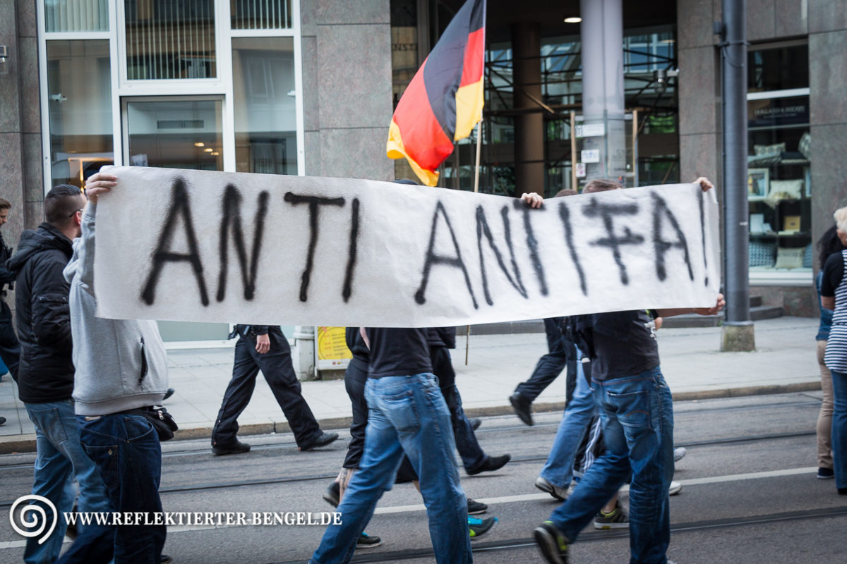 18.05.15 München - Pegida München, Anti Antifa Transparent