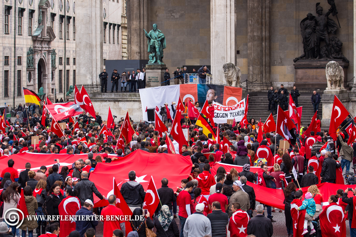 20.09.15 München - Demo Türkischer Nationalist*innen