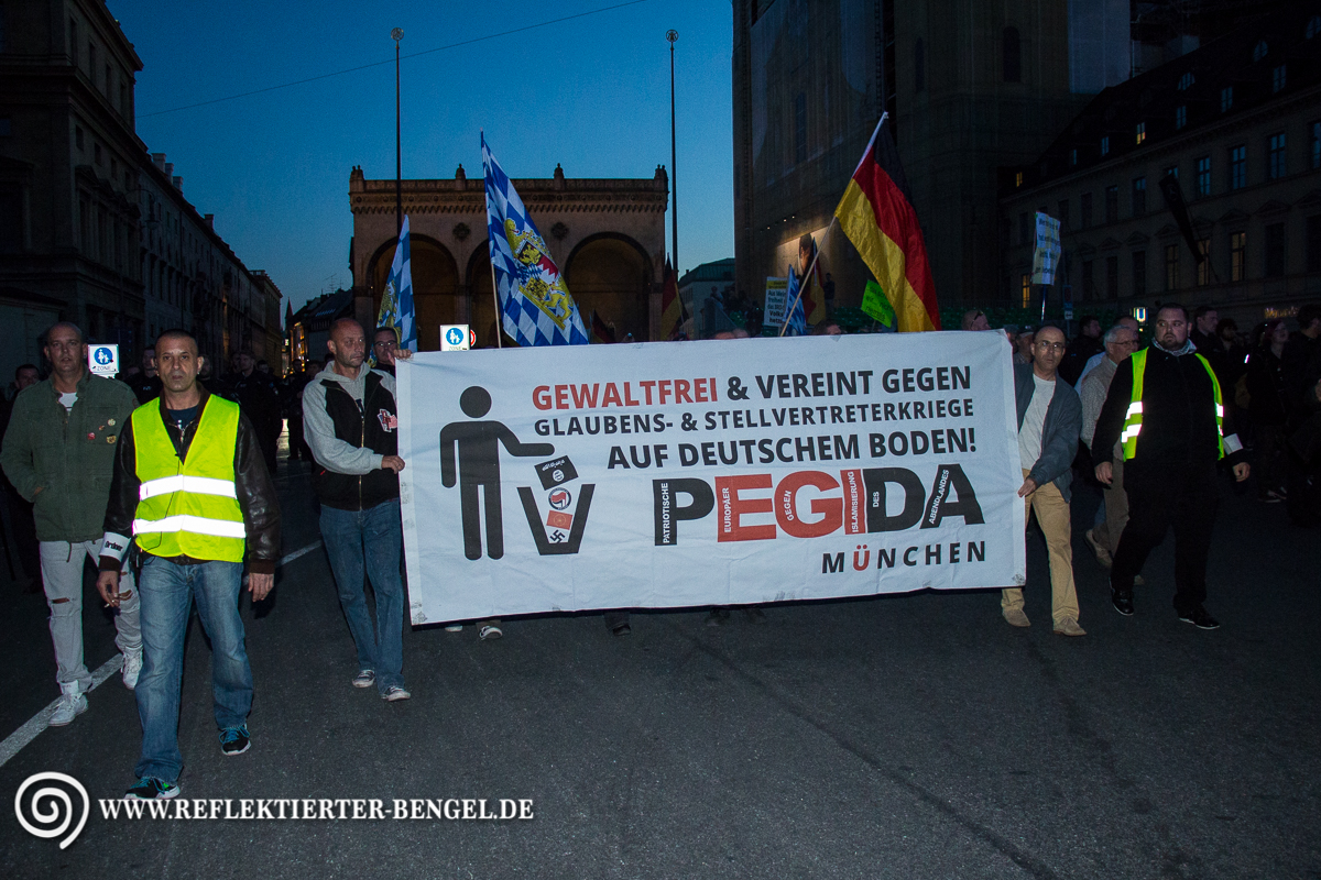 Pegida München vor der Feldherrnhalle