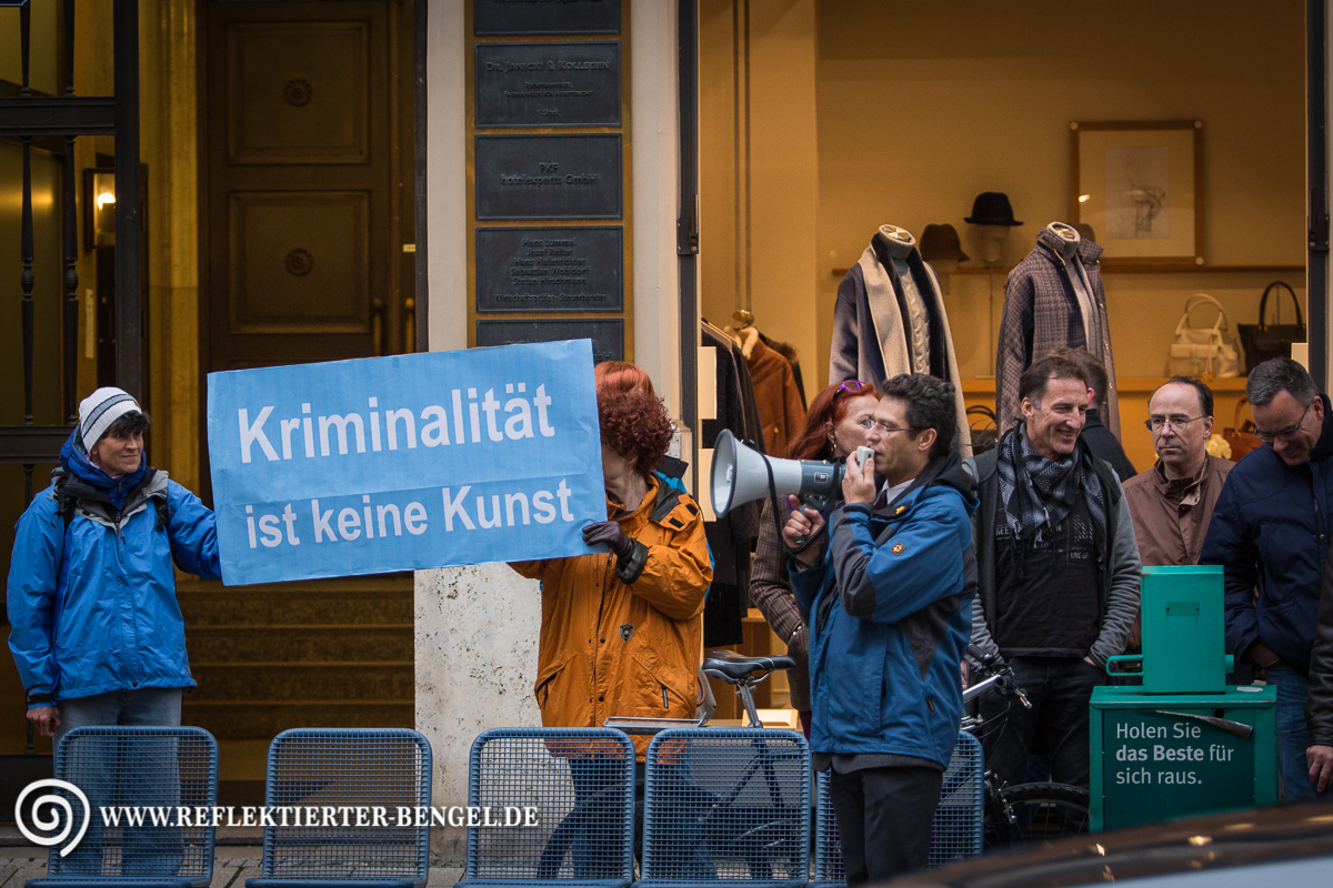 16.10.15 München - AfD Kundgebung vor den Münchner Kammerspielen Heinz Meyer