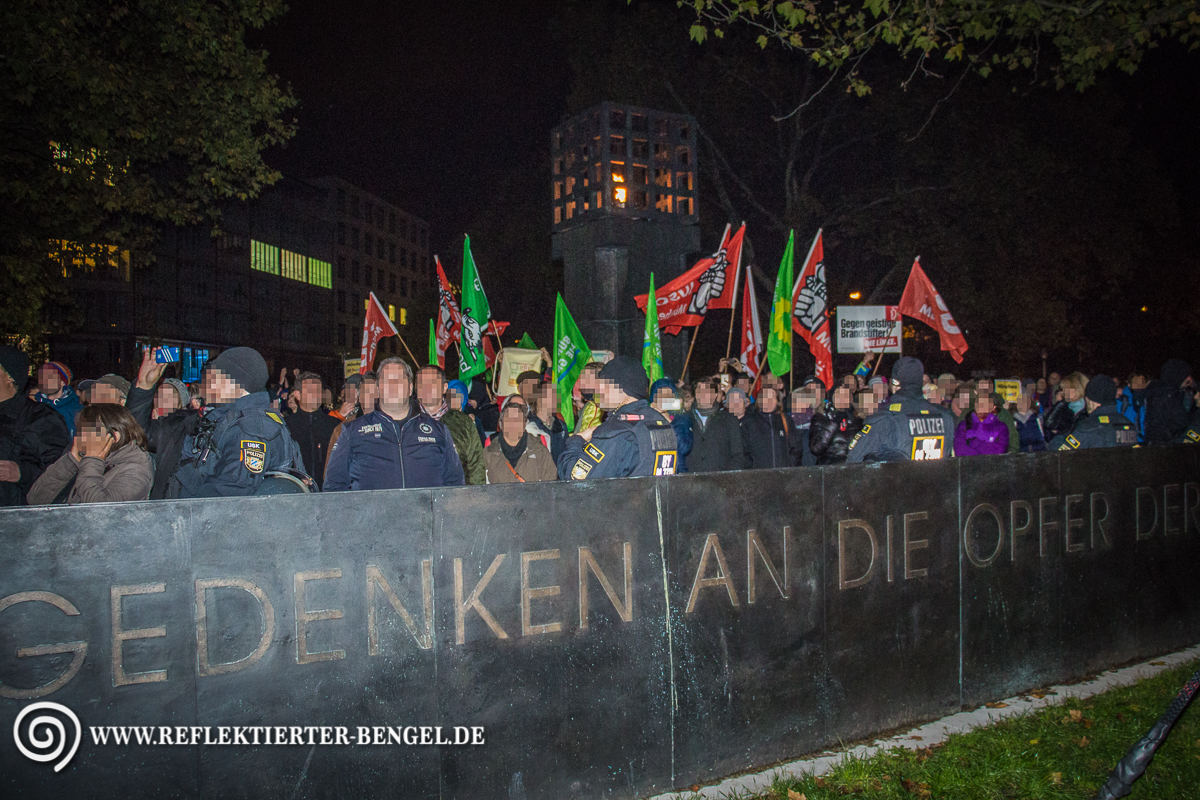 19.10.15 München - Pegida München Platz der Opfer des Nationalsozialismus