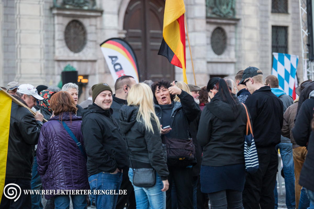 28.03.16 München - Pegida München, Karl-Heinz Statzberger, Thomas Schatt, Petra K.